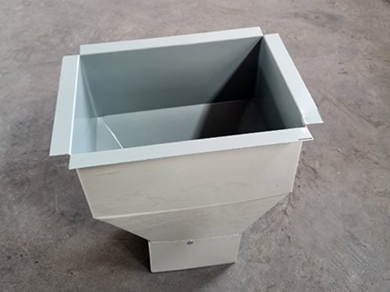 <b>彩鋼雨水斗</b>